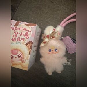 baby three bagcharm keychain letter I with blue eyes